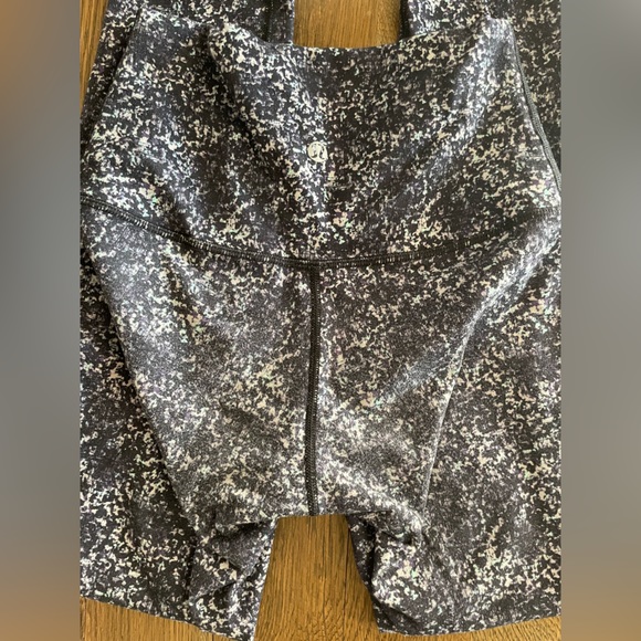 Navy patterned Lululemon leggings - Picture 4 of 7